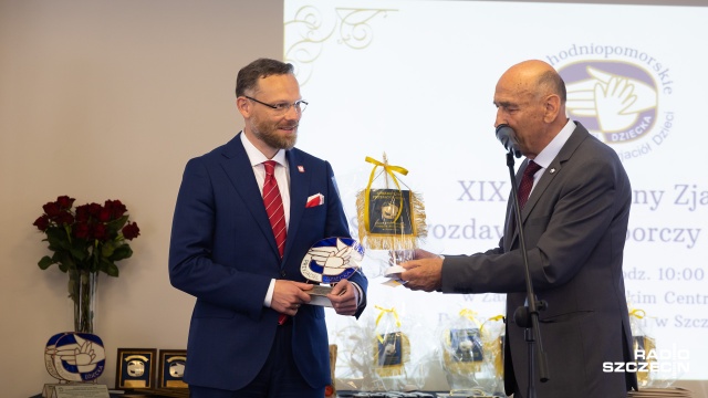 Fot. Robert Stachnik [Radio Szczecin] Uroczystość nadania sztandaru regionalnemu Towarzystwu Przyjaciół Dzieci [WIDEO, ZDJĘCIA]