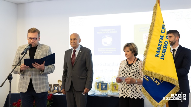 Fot. Robert Stachnik [Radio Szczecin] Uroczystość nadania sztandaru regionalnemu Towarzystwu Przyjaciół Dzieci [WIDEO, ZDJĘCIA]