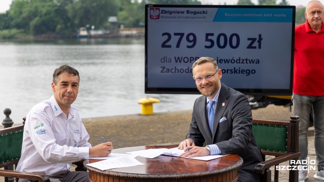 Fot. Robert Stachnik [Radio Szczecin] Dofinansowanie WOPR. M.in. nowa łódź ratunkowa [ZDJĘCIA]