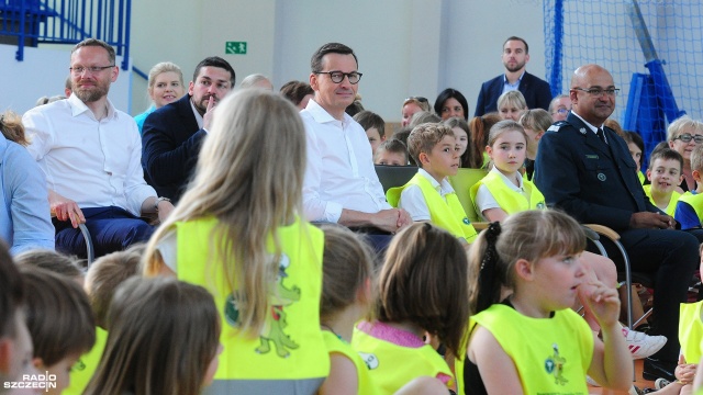 Fot. Marcin Kokolus [Radio Szczecin] Premier rozmawiał o bezpieczeństwie z uczniami szkoły na Bezrzeczu [ZDJĘCIA]