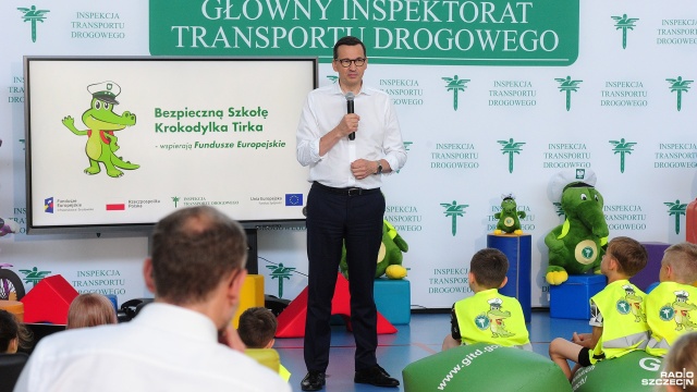 Fot. Marcin Kokolus [Radio Szczecin] Premier rozmawiał o bezpieczeństwie z uczniami szkoły na Bezrzeczu [ZDJĘCIA]