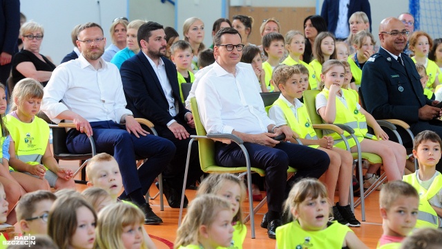 Fot. Marcin Kokolus [Radio Szczecin] Premier rozmawiał o bezpieczeństwie z uczniami szkoły na Bezrzeczu [ZDJĘCIA]