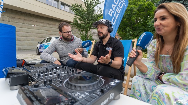 Fot. Maciej Papke [Radio Szczecin] Na muzycznym dziedzińcu Radia Szczecin: DJ Miqro [WIDEO, ZDJĘCIA]