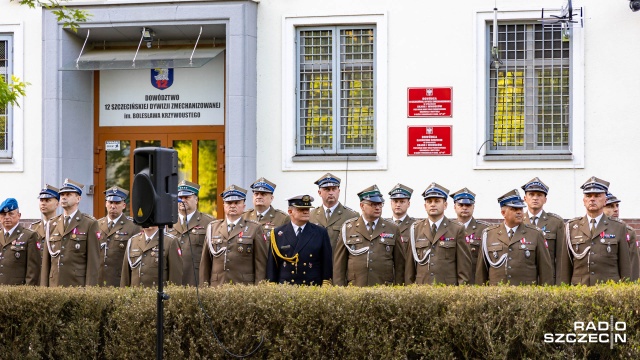 Fot. Robert Stachnik [Radio Szczecin] Uroczysty capstrzyk z okazji święta 12. Szczecińskiej Dywizji Zmechanizowanej [ZDJĘCIA]