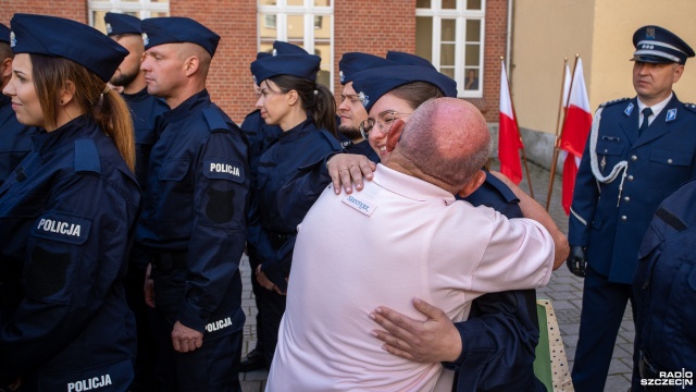 Fot. Maciej Papke [Radio Szczecin] Policjanci po przysiędze, ale jeszcze nie na służbie [WIDEO, ZDJĘCIA]