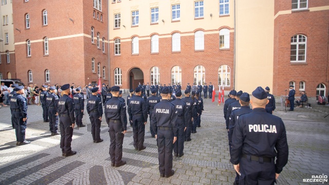 Fot. Maciej Papke [Radio Szczecin] Policjanci po przysiędze, ale jeszcze nie na służbie [WIDEO, ZDJĘCIA]