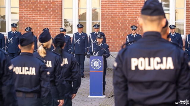 Fot. Maciej Papke [Radio Szczecin] Policjanci po przysiędze, ale jeszcze nie na służbie [WIDEO, ZDJĘCIA]