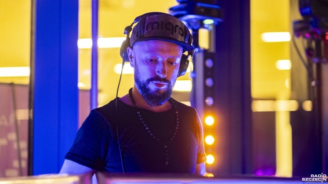 Fot. Wojciech Ochrymiuk [Radio Szczecin] 10 lat "Miqrokosmosu" w Radiu Szczecin. Urodziny na dziedzińcu Posejdona [WIDEO, ZDJĘCIA]