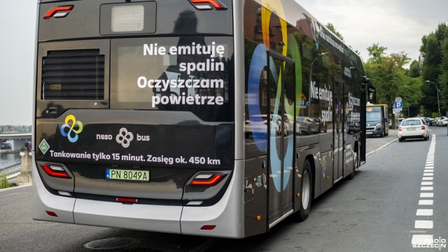 Fot. Wojciech Ochrymiuk [Radio Szczecin] Autobus wodorowy na ulicach Szczecina [WIDEO, ZDJĘCIA]