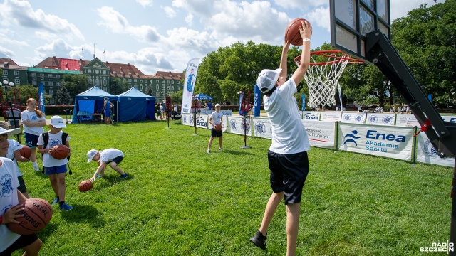 Fot. Maciej Papke [Radio Szczecin] Sportowy camp na Jasnych Błoniach. "To misja i praca u podstaw" [WIDEO, ZDJĘCIA]