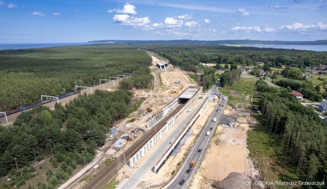 Fot. Mateusz Grzeszczuk/twitter.com/GDDKiA_Szczecin Asfalt na nowym odcinku S3. Raport z budowy [ZDJĘCIA]