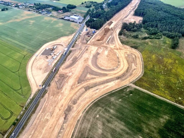 Fot. Generalna Dyrekcja Dróg Krajowych i Autostrad i Ministerstwo Infrastruktury/twitter.com/GDDKiA_Szczecin Prace na S6. Raport z budowy [ZDJĘCIA]