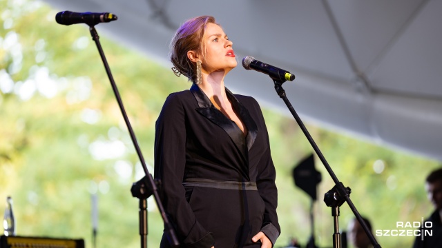 Sopranistka Zuzanna Ciszewska uświetniła koncert w Teatrze Letnim im. Heleny Majdaniec. Fot. Robert Stachnik [Radio Szczecin] Owacyjne przyjęcie Heleny Vondráčkovej w Szczecinie [ZDJĘCIA]