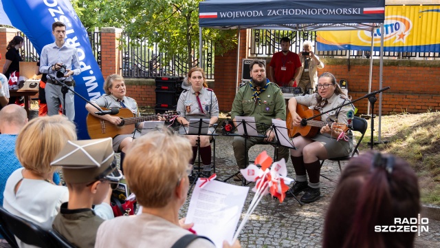 Fot. Robert Stachnik [Radio Szczecin] Rodzinny Piknik Powstańczy w Urzędzie Wojewódzkim [ZDJĘCIA]