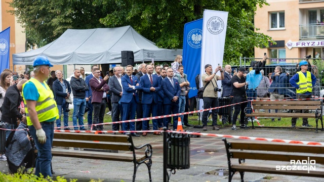 Fot. Robert Stachnik [Radio Szczecin] Komunistyczny pomnik w szczecińskim Dąbiu usunięty [WIDEO, ZDJĘCIA]