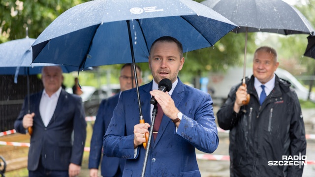 Fot. Robert Stachnik [Radio Szczecin] Komunistyczny pomnik w szczecińskim Dąbiu usunięty [WIDEO, ZDJĘCIA]