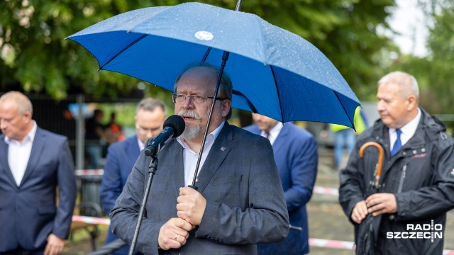 Fot. Robert Stachnik [Radio Szczecin] Komunistyczny pomnik w szczecińskim Dąbiu usunięty [WIDEO, ZDJĘCIA]