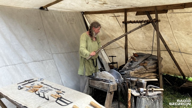 Festiwal rozpoczął się w czwartek i bierze w nim udział 2,5 tys. rekonstruktorów z 25 krajów. Fot. Joanna Maraszek [Radio Szczecin] Wolin. Festiwal Słowian i Wikingów [ZDJĘCIA]