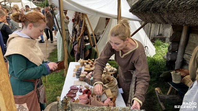 Festiwal rozpoczął się w czwartek i bierze w nim udział 2,5 tys. rekonstruktorów z 25 krajów. Fot. Joanna Maraszek [Radio Szczecin] Wolin. Festiwal Słowian i Wikingów [ZDJĘCIA]