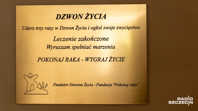 Fot. Robert Stachnik [Radio Szczecin] Dzwon daje nadzieję i oznacza zwycięstwo z rakiem. Dziś zawisł na onkologii [WIDEO, ZDJĘCIA]