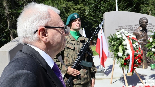 Fot. Przemysław Polanin [Radio Szczecin] Nowy pomnik odsłonięto w Kołobrzegu [WIDEO, ZDJĘCIA]
