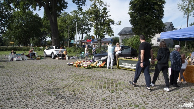 Fot. Kamila Kozioł [Radio Szczecin] Lokalne smakołyki na wiejskim targu w Kliniskach [ZDJĘCIA]