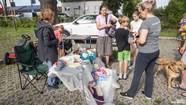 Fot. Kamila Kozioł [Radio Szczecin] Lokalne smakołyki na wiejskim targu w Kliniskach [ZDJĘCIA]