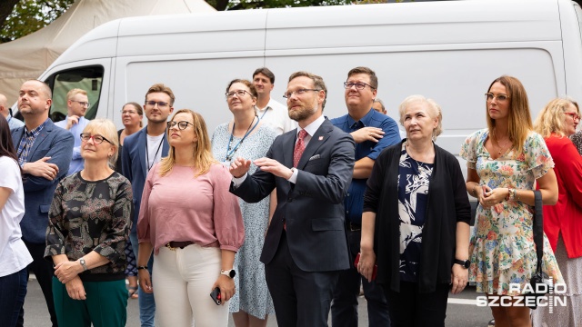 Fot. Robert Stachnik [Radio Szczecin] Odświeżone godło na fasadzie szczecińskiego Urzędu Wojewódzkiego [WIDEO, ZDJĘCIA]