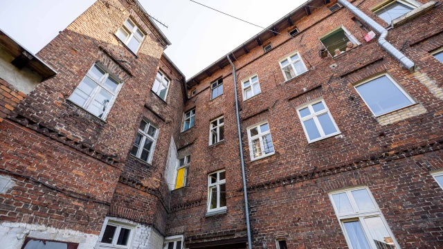 Fot. Robert Stachnik [Radio Szczecin] Lokatorzy z Dąbia: "To są slamsy, to nie są mieszkania" [WIDEO, ZDJĘCIA]