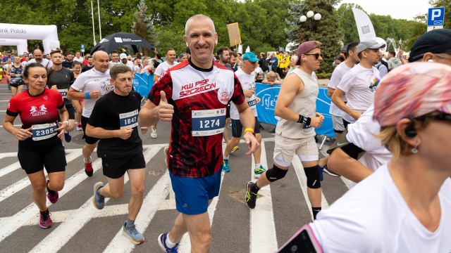 Fot. Robert Stachnik [Radio Szczecin] Żołnierze podczas półmaratonu w Szczecinie wspominają poległych [ZDJĘCIA]
