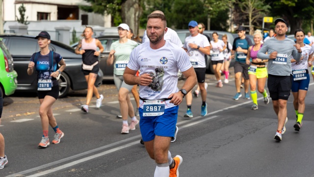 Fot. Robert Stachnik [Radio Szczecin] Żołnierze podczas półmaratonu w Szczecinie wspominają poległych [ZDJĘCIA]