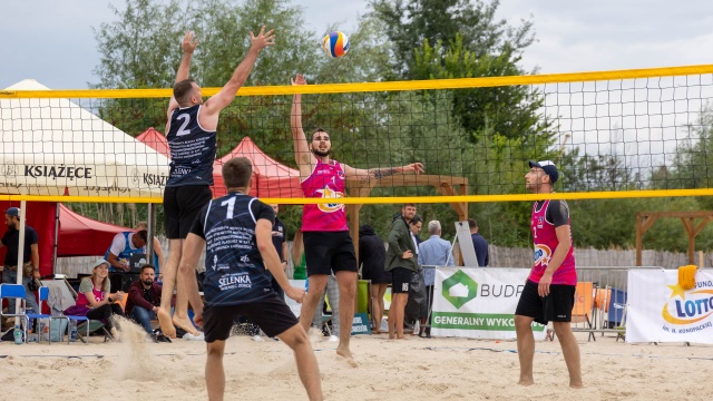 Fot. Robert Stachnik [Radio Szczecin] Siatkówka plażowa na Wyspie Grodzkiej. "Dobry poziom i fajne zespoły" [WIDEO, ZDJĘCIA]