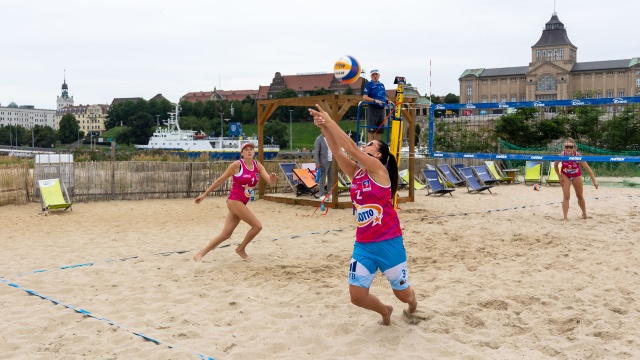 Fot. Robert Stachnik [Radio Szczecin] Siatkówka plażowa na Wyspie Grodzkiej. "Dobry poziom i fajne zespoły" [WIDEO, ZDJĘCIA]