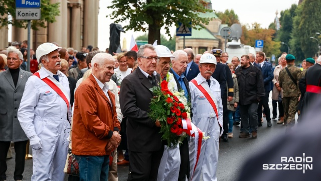 Fot. Robert Stachnik [Radio Szczecin] Prezydent RP odsłonił nowy pomnik w Szczecinie [WIDEO, ZDJĘCIA]