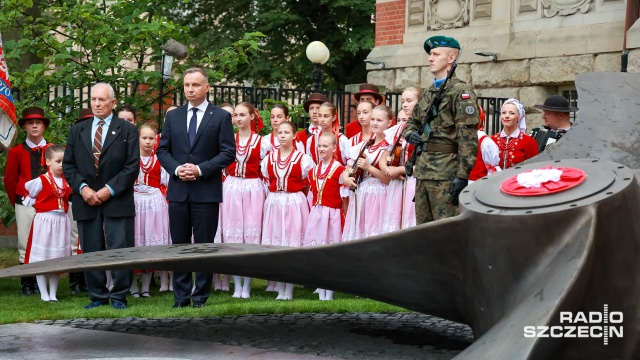 Fot. Robert Stachnik [Radio Szczecin] Prezydent RP odsłonił nowy pomnik w Szczecinie [WIDEO, ZDJĘCIA]