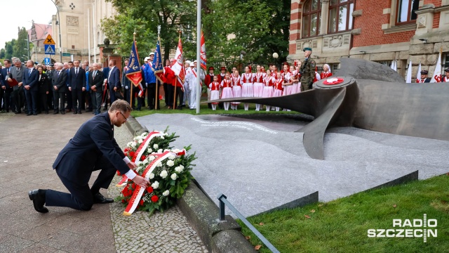 Fot. Robert Stachnik [Radio Szczecin] Prezydent RP odsłonił nowy pomnik w Szczecinie [WIDEO, ZDJĘCIA]