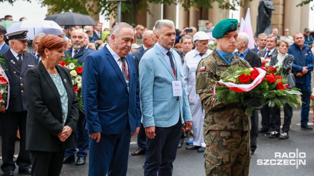 Fot. Robert Stachnik [Radio Szczecin] Prezydent RP odsłonił nowy pomnik w Szczecinie [WIDEO, ZDJĘCIA]