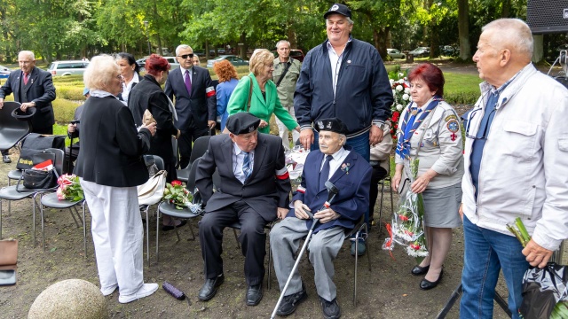Fot. Robert Stachnik [Radio Szczecin] Szczecin oddał hołd bohaterom II wojny światowej [ZDJĘCIA]