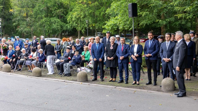 Fot. Robert Stachnik [Radio Szczecin] Szczecin oddał hołd bohaterom II wojny światowej [ZDJĘCIA]