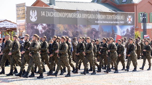 Fot. Robert Stachnik [Radio Szczecin] Nowi Terytorialsi złożyli przysięgę w Niechorzu [WIDEO, ZDJĘCIA]