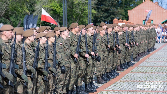 Fot. Robert Stachnik [Radio Szczecin] Nowi Terytorialsi złożyli przysięgę w Niechorzu [WIDEO, ZDJĘCIA]