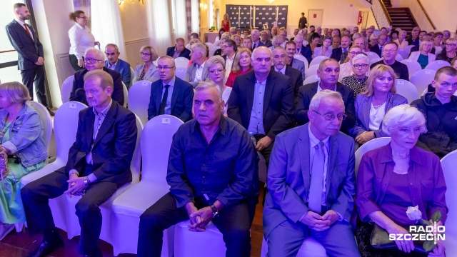 Fot. Robert Stachnik [Radio Szczecin] Wieloletni pracownicy ZCh Police otrzymali medale od Prezydenta RP [ZDJĘCIA]