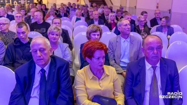 Fot. Robert Stachnik [Radio Szczecin] Wieloletni pracownicy ZCh Police otrzymali medale od Prezydenta RP [ZDJĘCIA]