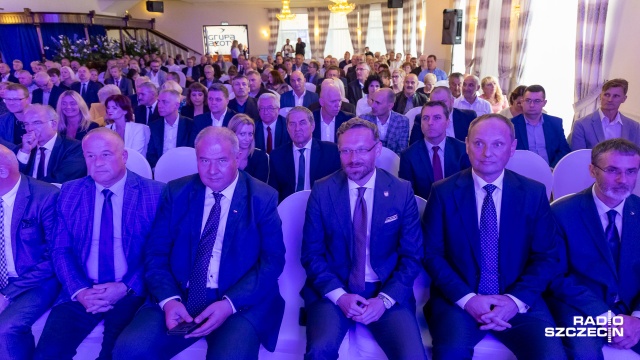 Fot. Robert Stachnik [Radio Szczecin] Wieloletni pracownicy ZCh Police otrzymali medale od Prezydenta RP [ZDJĘCIA]