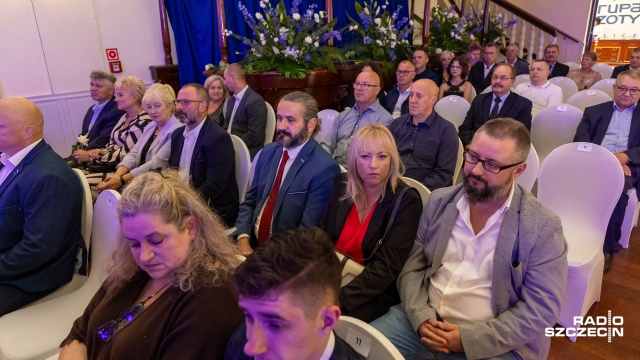 Fot. Robert Stachnik [Radio Szczecin] Wieloletni pracownicy ZCh Police otrzymali medale od Prezydenta RP [ZDJĘCIA]