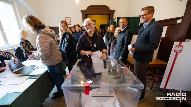 Fot. Robert Stachnik [Radio Szczecin] Politycy z regionu wzięli udział w wyborach [WIDEO, ZDJĘCIA]