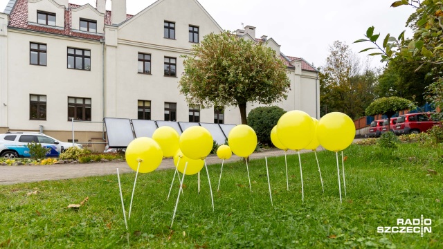 Fot. Robert Stachnik [Radio Szczecin] Dzieciaki sadzą kwitnące "pola nadziei" przy hospicjum [WIDEO, ZDJĘCIA]