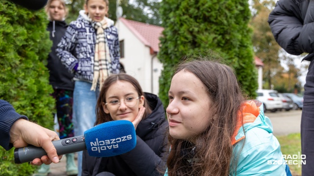 Fot. Robert Stachnik [Radio Szczecin] Dzieciaki sadzą kwitnące "pola nadziei" przy hospicjum [WIDEO, ZDJĘCIA]