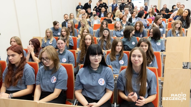 Fot. Robert Stachnik [Radio Szczecin] Święto klas mundurowych w szczecińskim VII LO [WIDEO, ZDJĘCIA]