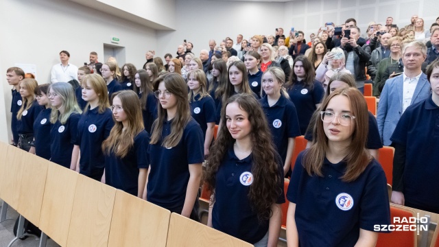 Fot. Robert Stachnik [Radio Szczecin] Święto klas mundurowych w szczecińskim VII LO [WIDEO, ZDJĘCIA]